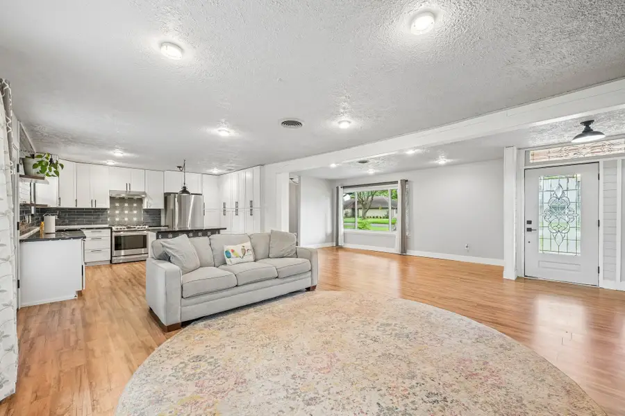 101 W Larkspur Drive, Alvin, TX 77511 - #3