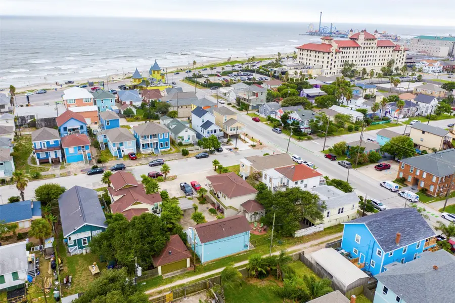 1820 Avenue O 1/2, Galveston, TX 77550 - Image #2