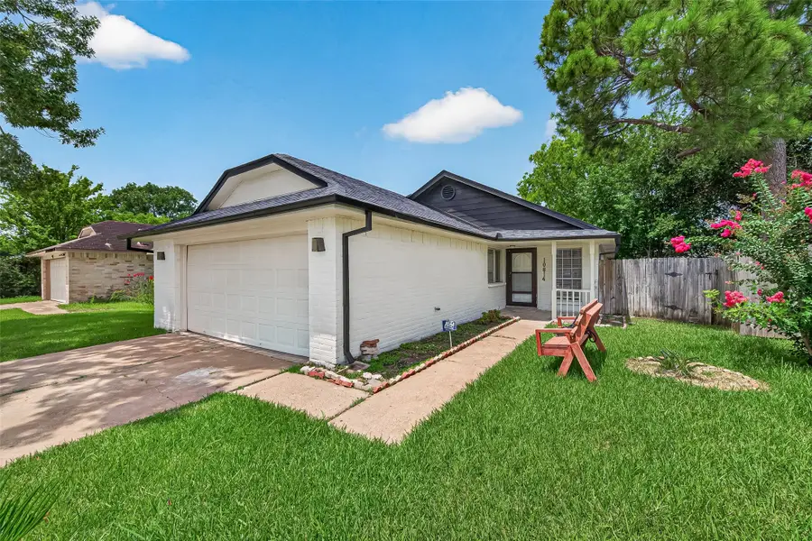 10814 Parkland Woods Drive, Sugar Land, TX 77498 - #2