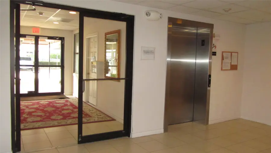 6611 W Sam Houston Parkway S #1E, Houston, TX 77072 - #2