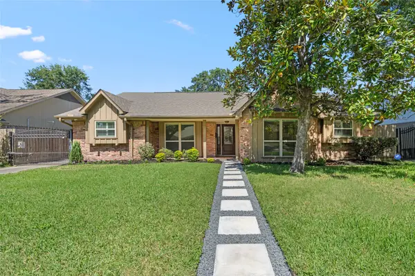 5834 Braesheather Drive, Houston, TX 77096