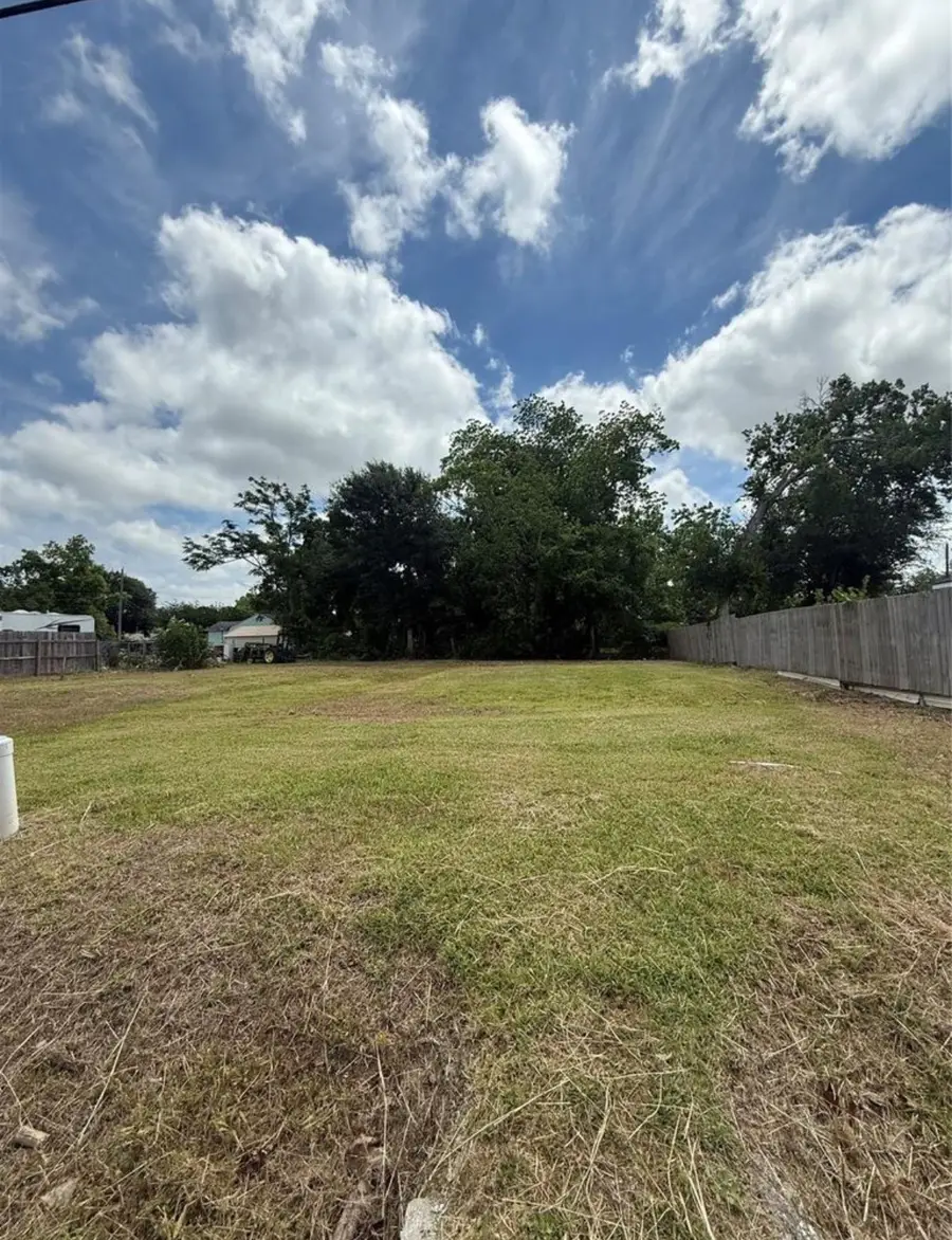 110 S Washington Street, Texas City, TX 77591 - #2
