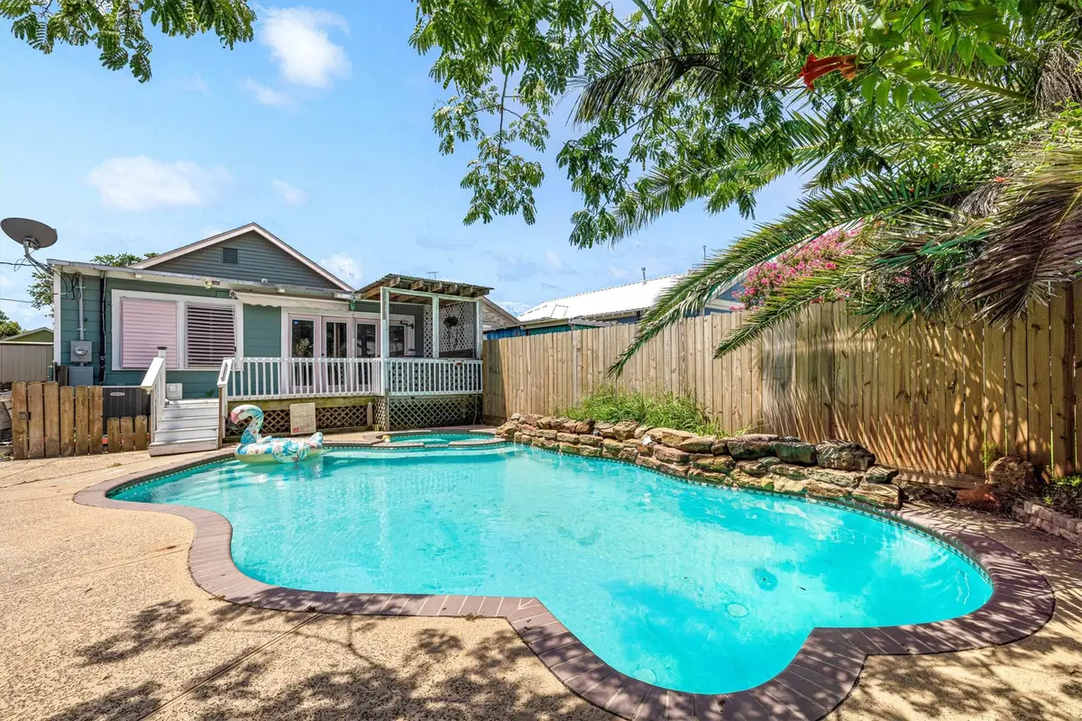 5012 Avenue P 1/2, Galveston, TX 77551 - Image #1