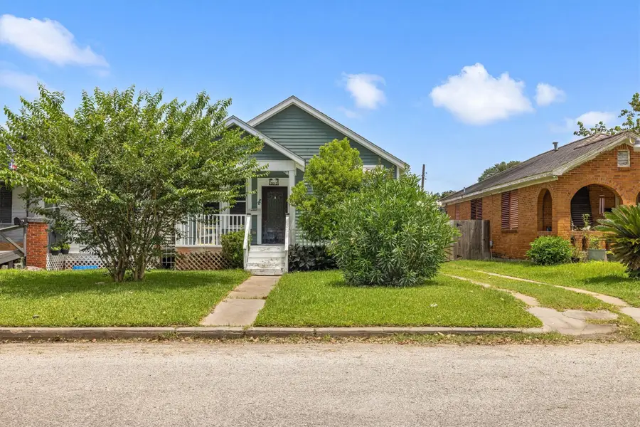 5012 Avenue P 1/2, Galveston, TX 77551 - Image #2