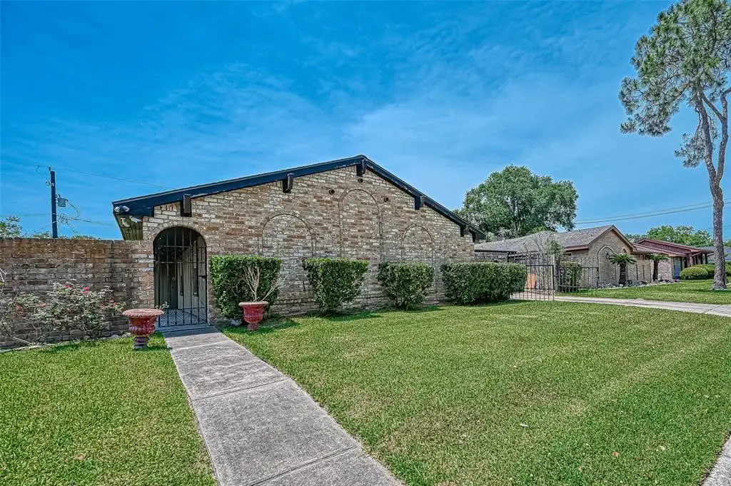 11714 Mclain Boulevard, Houston, TX 77071 - Image #1