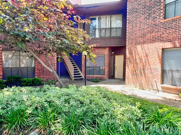 3130 SW Walnut Bend Lane #409, Houston, TX 77042