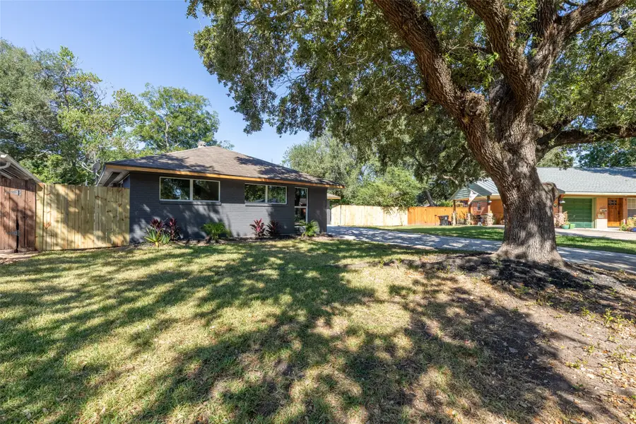 11106 Huggins Drive, Houston, TX 77035 - Image #3