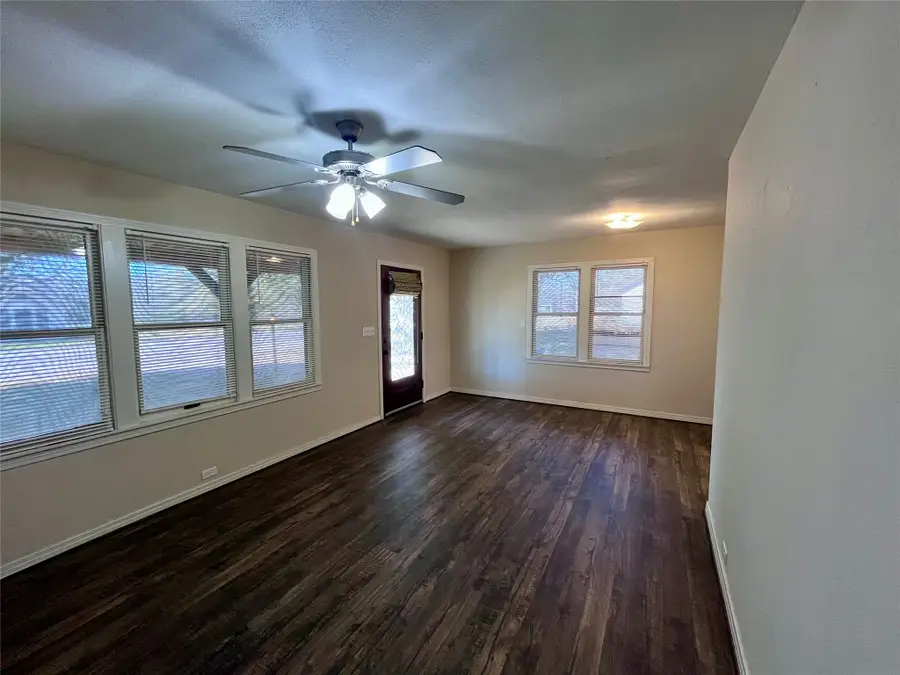 1004 N Center Street, Weimar, TX 78962 - #3