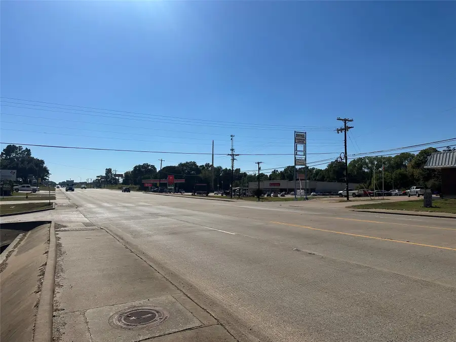 1042 W Commerce Street, Buffalo, TX 75831 - Image #2