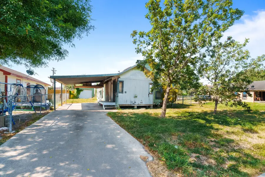 212 E Avenue B, Robstown, TX 78380 - #2