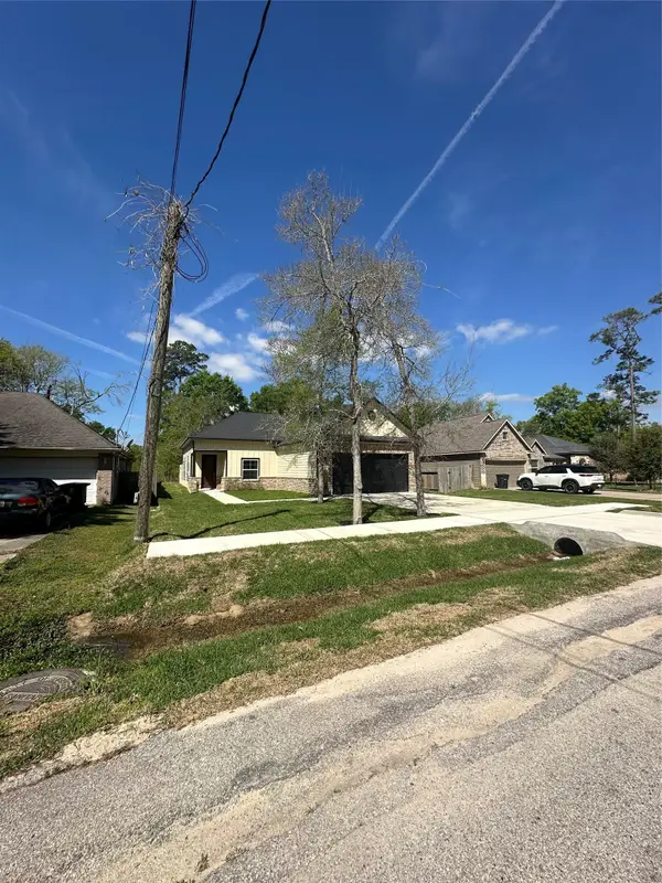 22525 E Shorewood Loop Loop E, Huffman, TX 77336