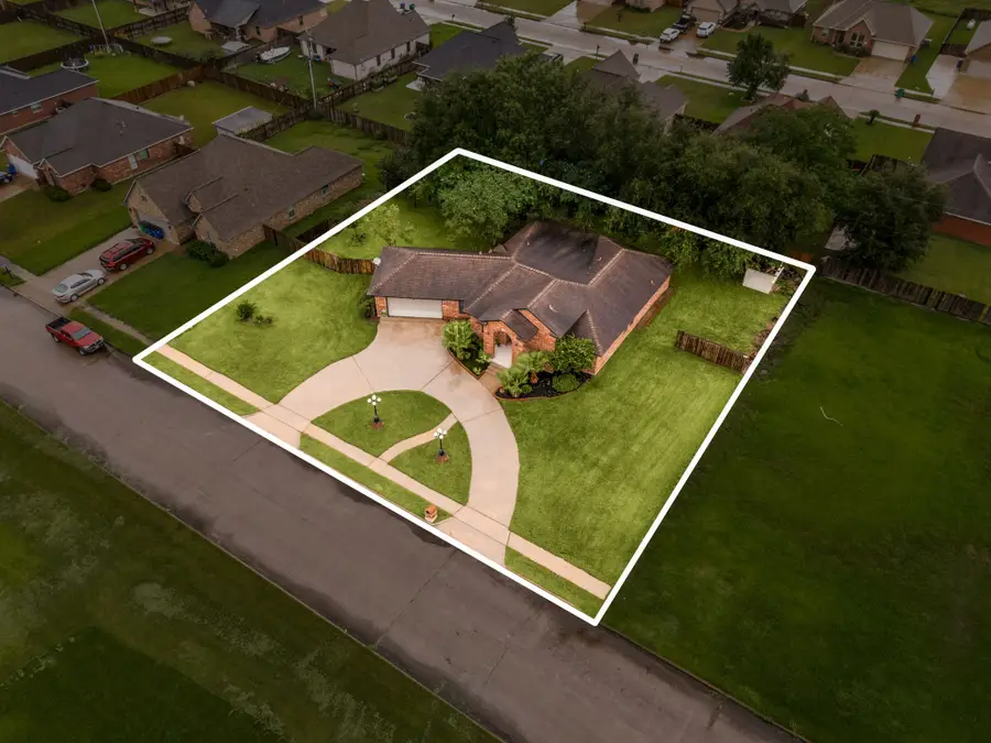 208 Tracy Street, Angleton, TX 77515 - #2