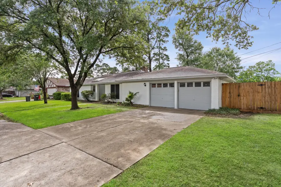 4205 Queenswood Street, Baytown, TX 77521 - #2