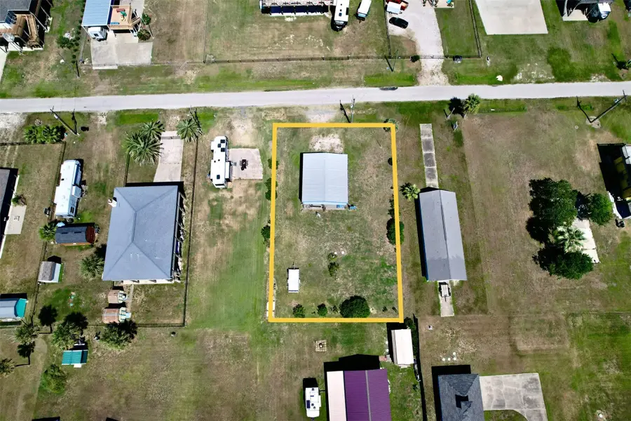 915 S Selwyn Road, Crystal Beach, TX 77650 - Image #3
