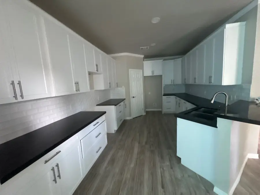 5211 Rue Street, Houston, TX 77033 - #2