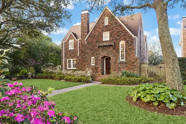 46 Cedar Lawn Circle, Galveston, TX 77551