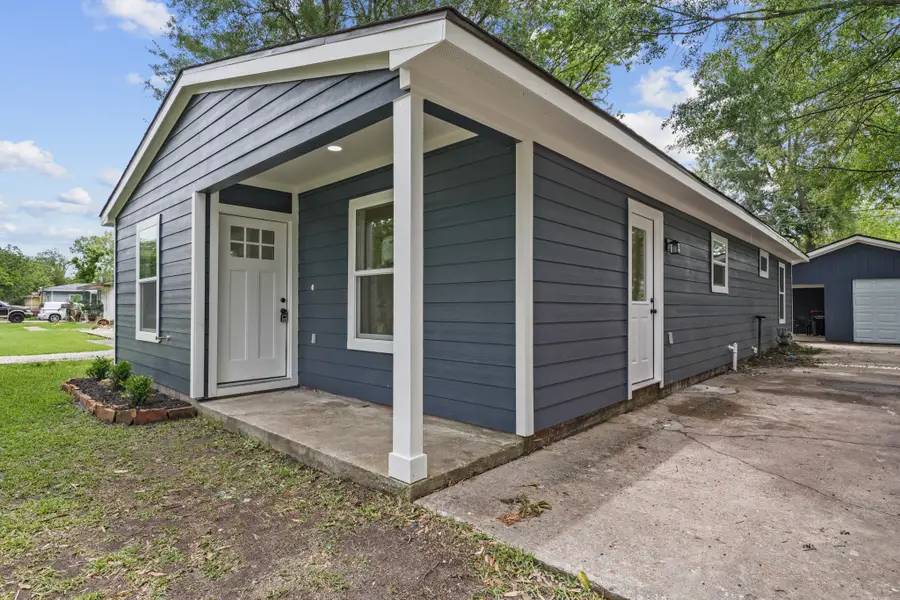 213 W Homan Street, Baytown, TX 77520 - #2
