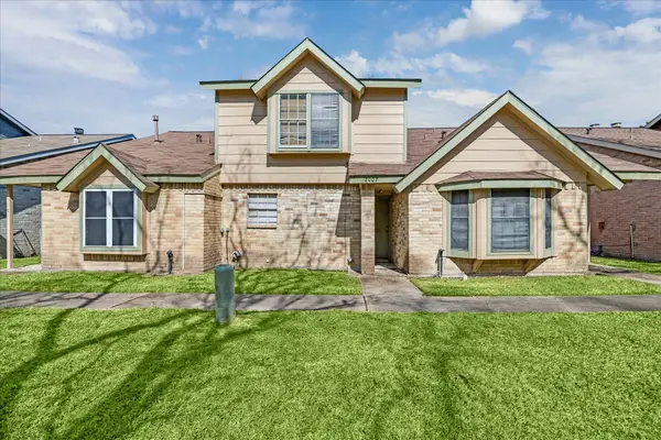 2007 Country Village Boulevard #B, Humble, TX 77338