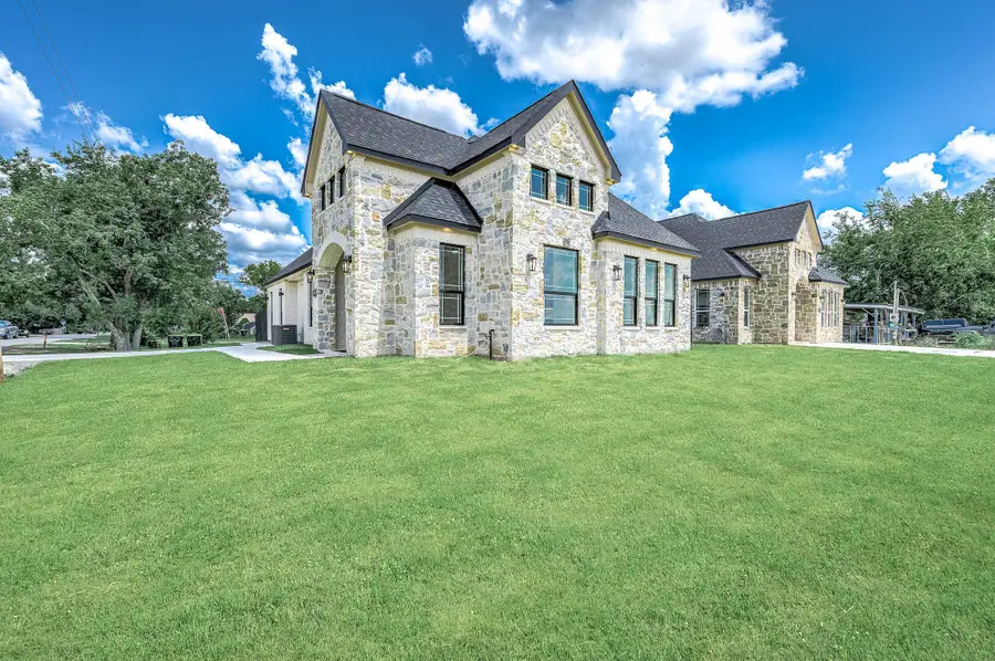 8903 Milby St, Needville, TX 77461 - Image #2