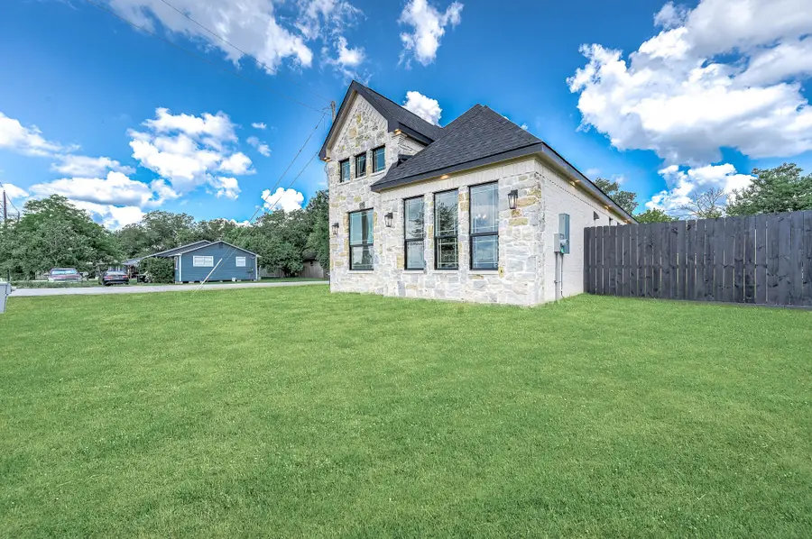 8903 Milby St, Needville, TX 77461 - Image #3