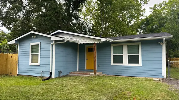 227 Kansas Street, Bacliff, TX 77518