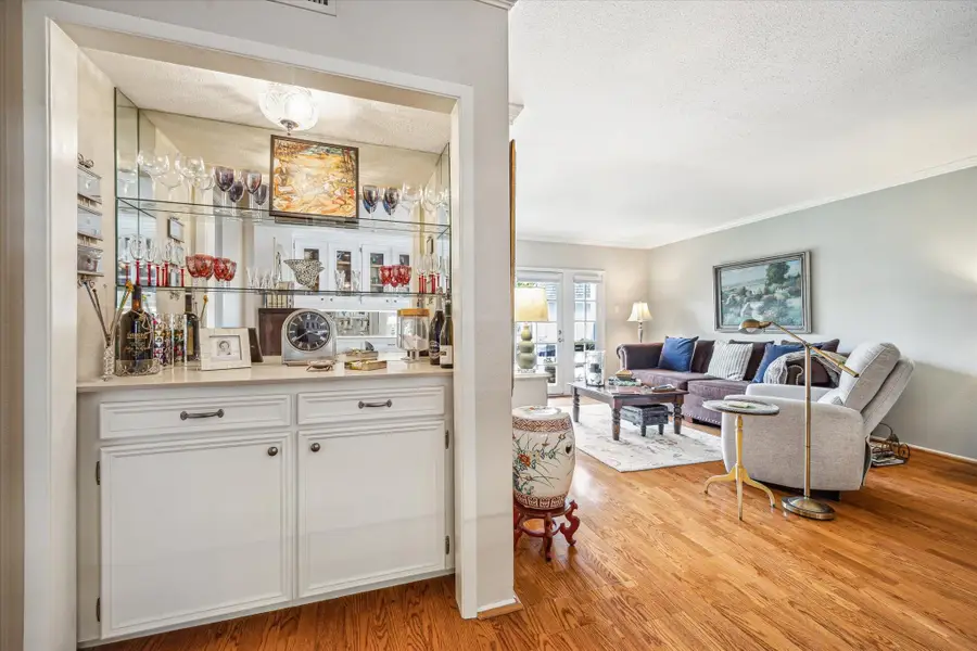 2238 S Piney Point Road #204, Houston, TX 77063 - Image #2