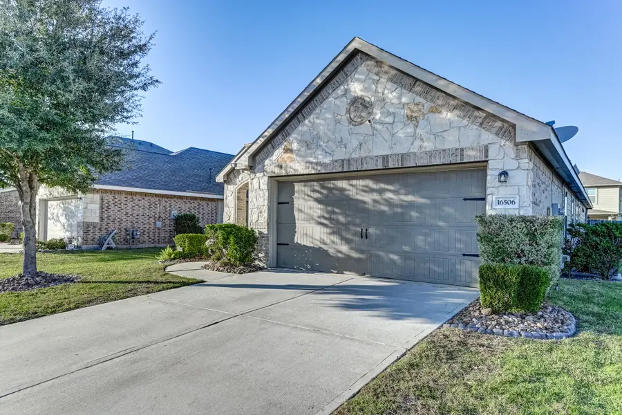 16506 Regal Exeter Drive, Houston, TX 77073 - Image #2