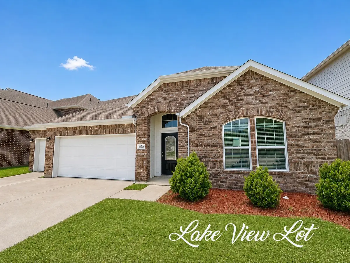 8707 E Crescent Lake Circle, Baytown, TX 77521 - #1