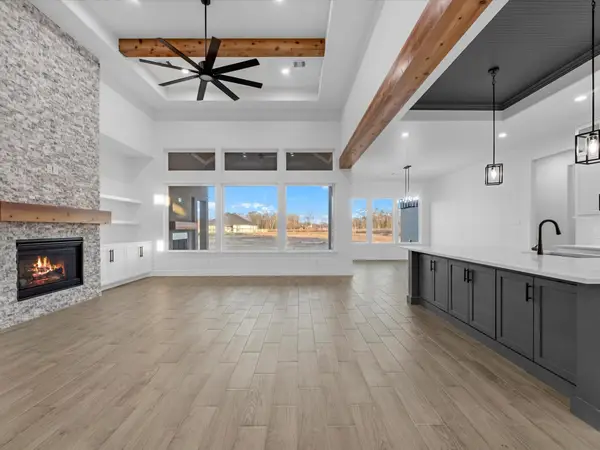 3081 Coastal Dr, Dayton, TX 77535