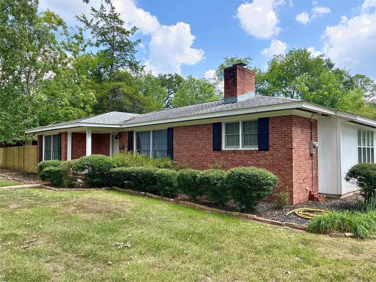 1025 Mcgregor Drive, Lufkin, TX 75904 - Image #1