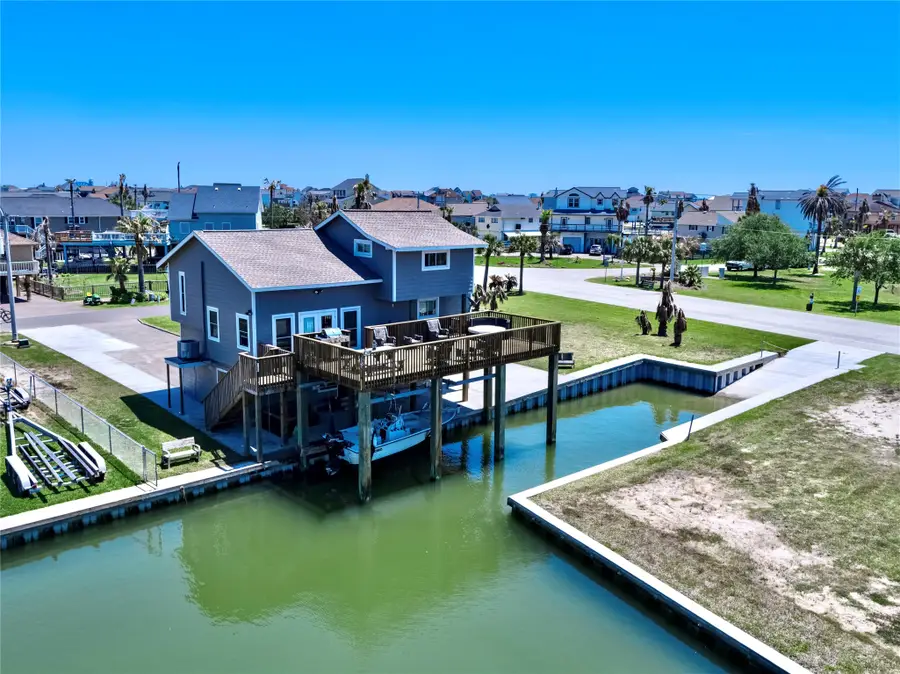 303 Tahiti Road, Tiki Island, TX 77554 - #3