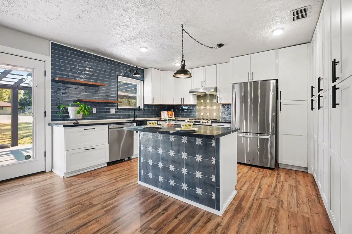 101 W Larkspur Drive, Alvin, TX 77511 - #1