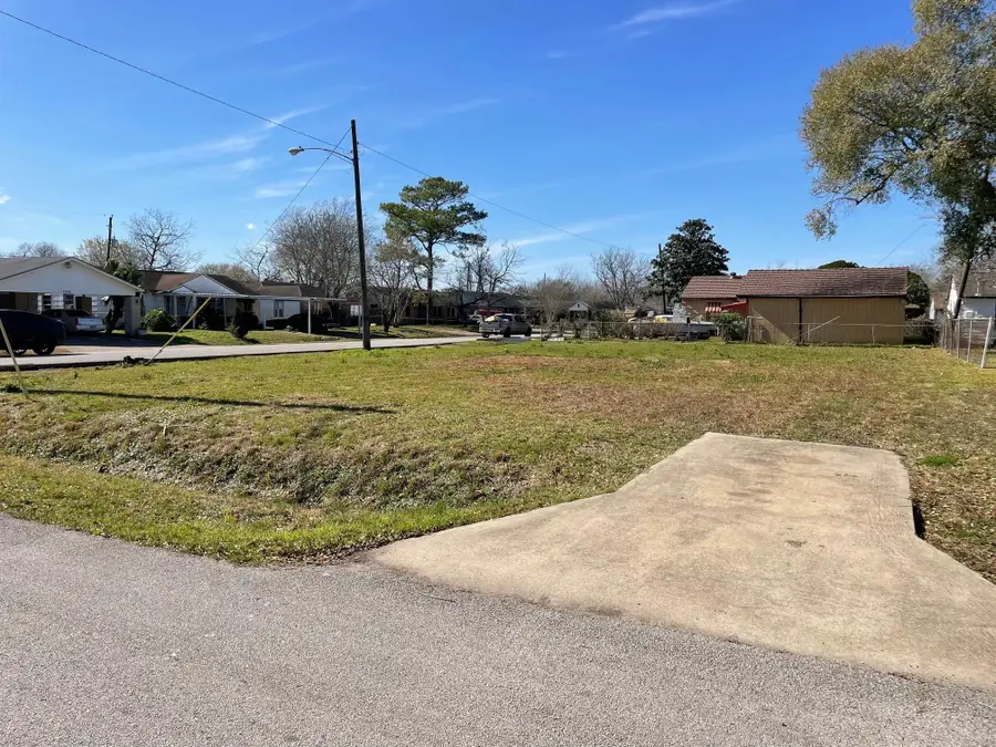 10530 Chesterfield Drive, Houston, TX 77051 - Image #2