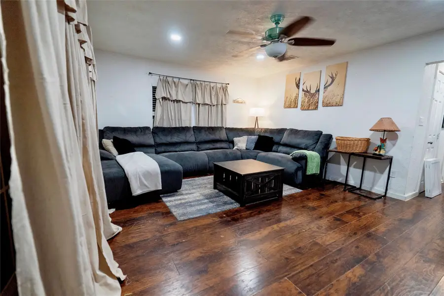 508 Clear Lake Road, Highlands, TX 77562 - Image #3