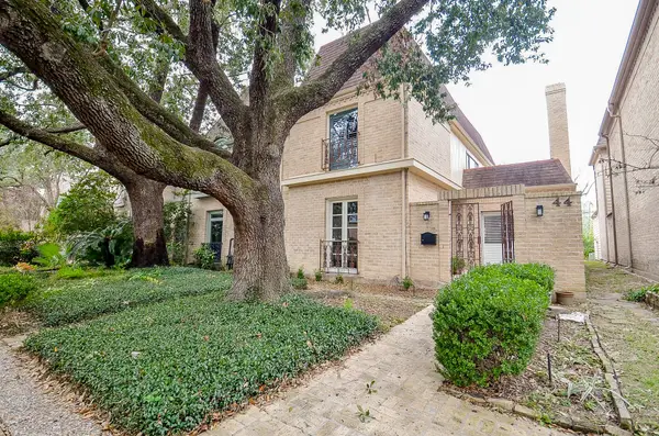 44 Bayou Pointe Drive, Houston, TX 77063