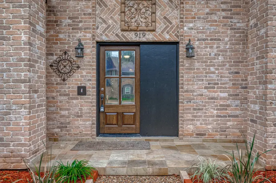 919 Mockingbird Way, Sugar Land, TX 77478 - Image #3