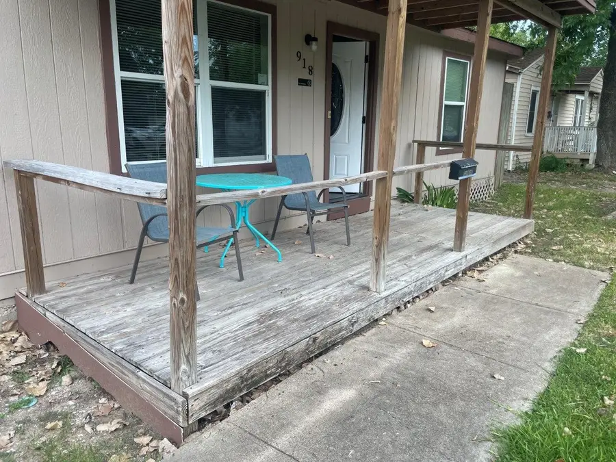 918 Maple Street, Clute, TX 77531 - #3