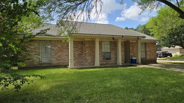 2102 Round Lake Drive, Houston, TX 77077