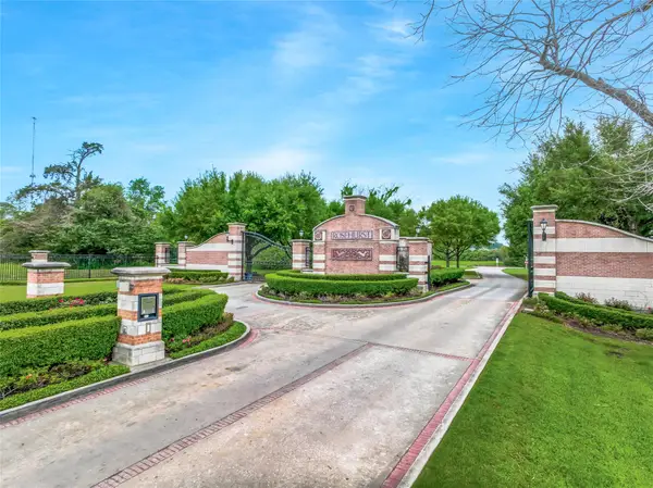 22609 E Meadowhurst Circle W, Tomball, TX 77377