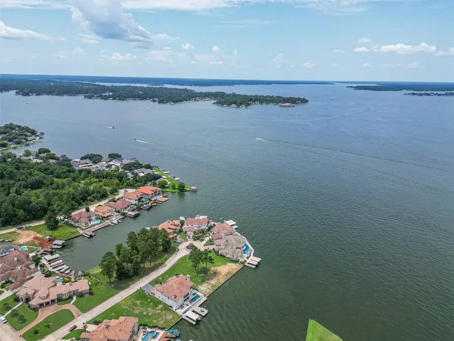 16 Regency Point, Conroe, TX 77356 - Image #2