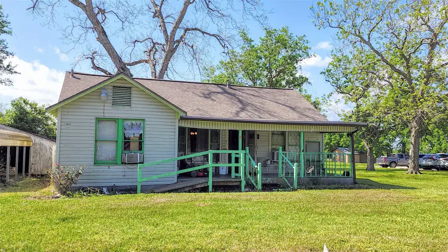 425 W Brazos Avenue, West Columbia, TX 77486 - Image #2