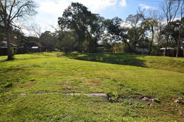 499 N Illinois Avenue, League City, TX 77573