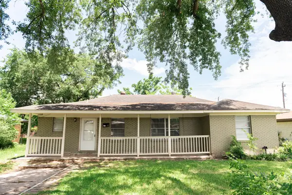 108 Chandler Drive, Baytown, TX 77521