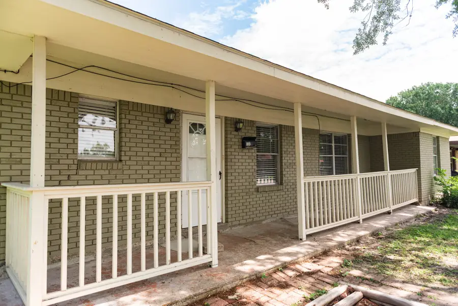 108 Chandler Drive, Baytown, TX 77521 - Image #2