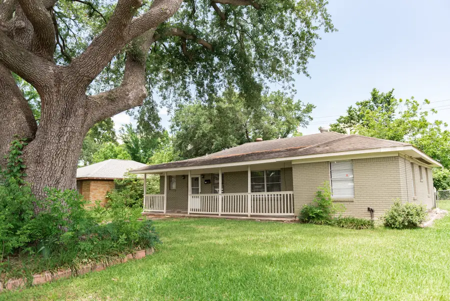 108 Chandler Drive, Baytown, TX 77521 - Image #3