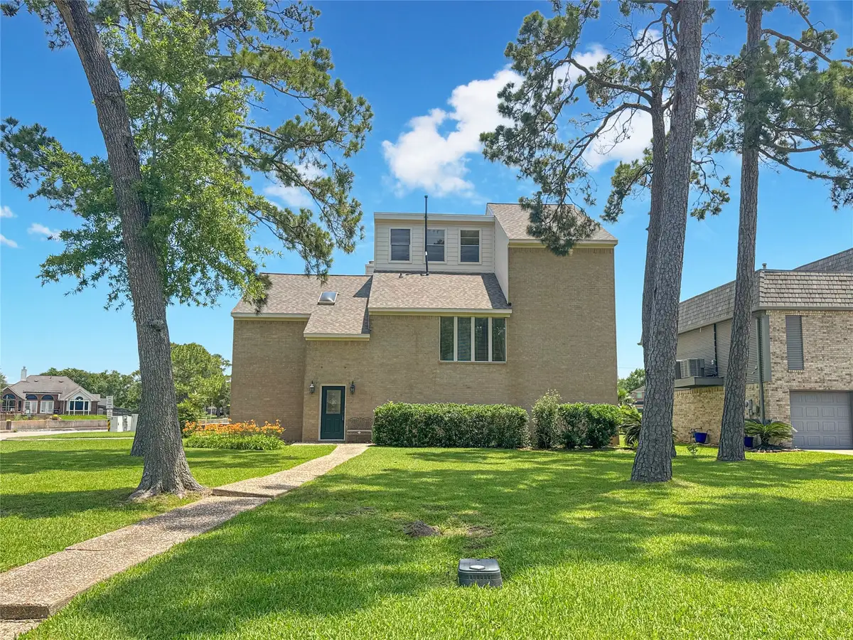 3203 Bayou Drive, La Porte, TX 77571 - Image #1