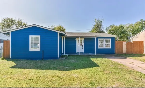 927 W 10th Street, Freeport, TX 77541