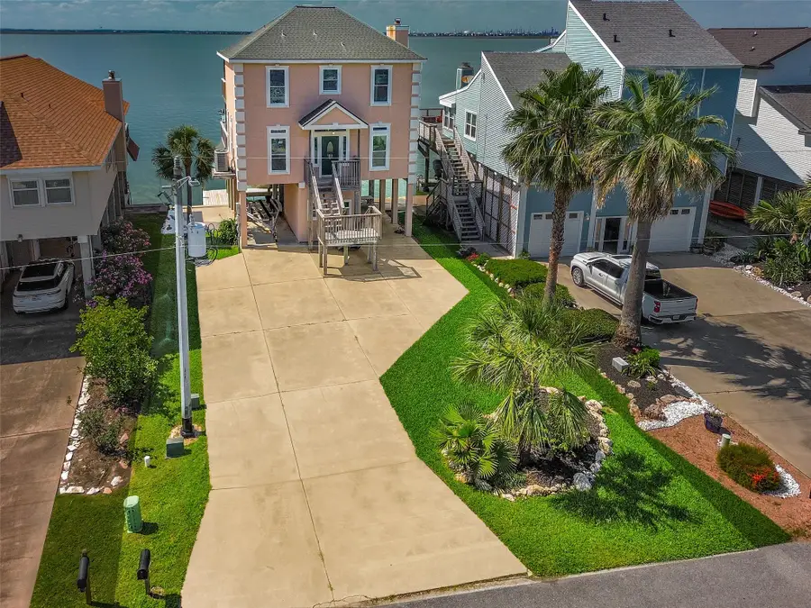 247 Isles End Road, Tiki Island, TX 77554 - Image #2