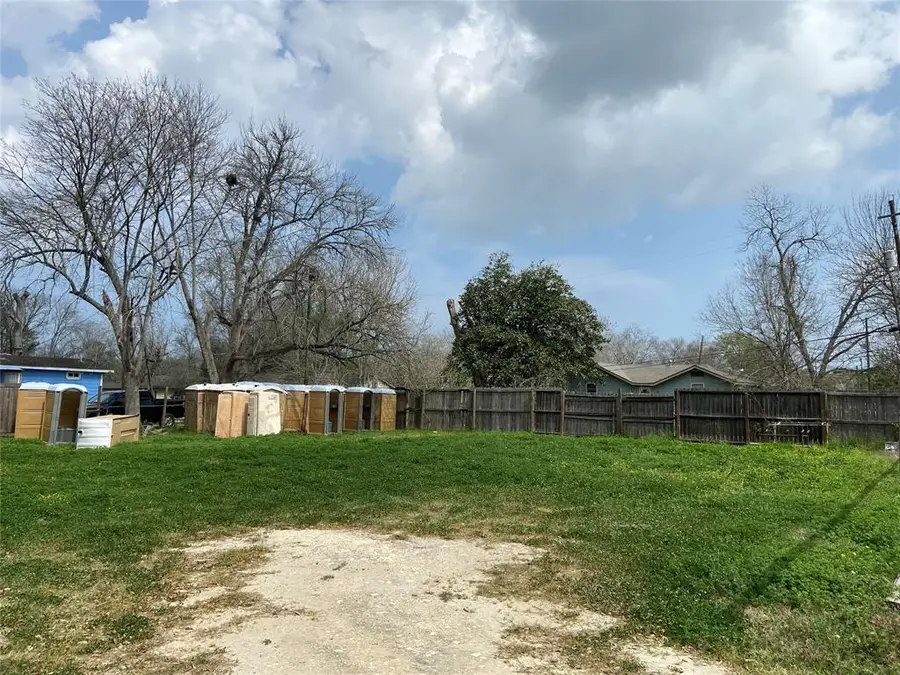 608 Ester Street, Dayton, TX 77535 - Image #2