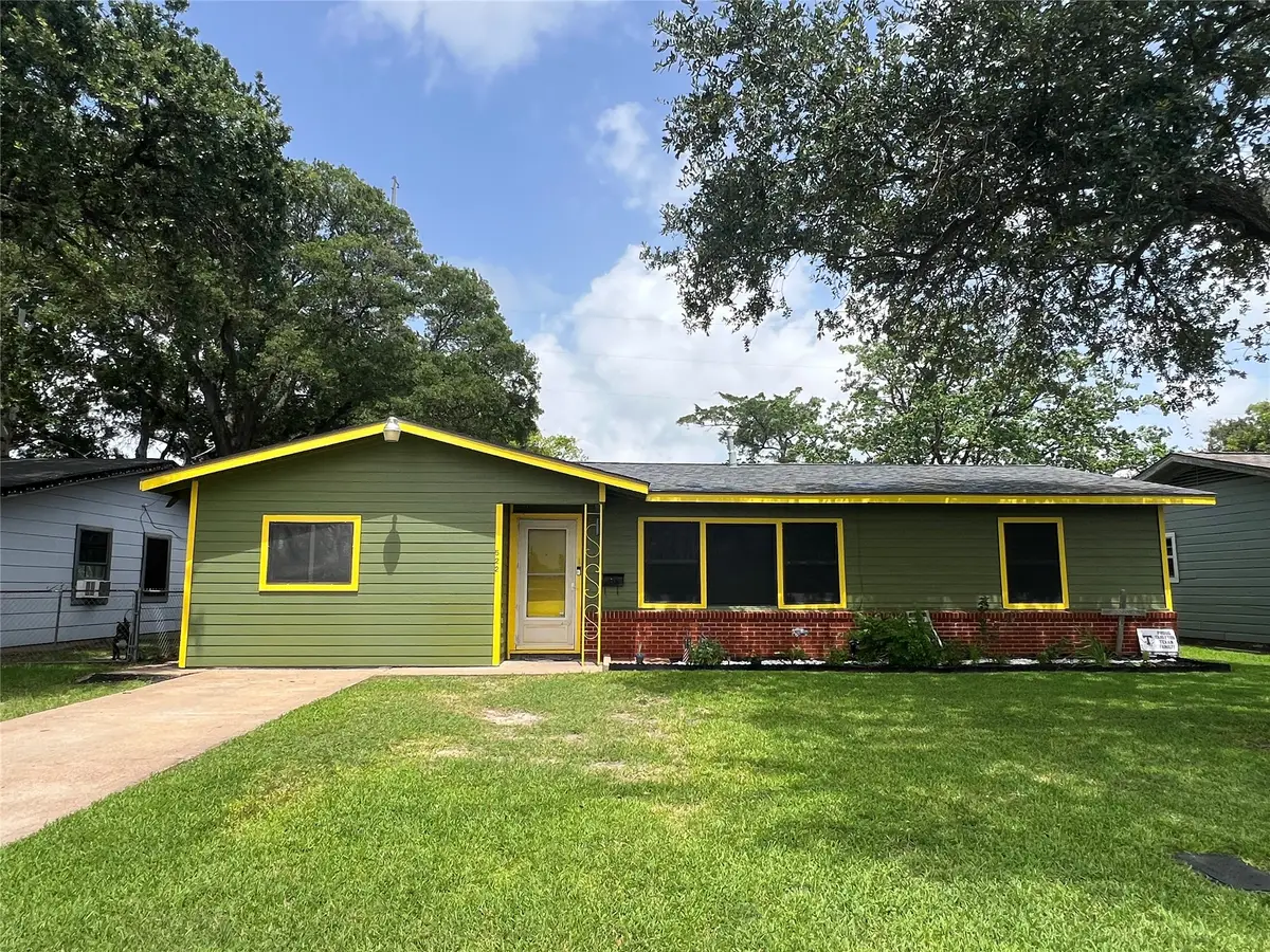 522 14th Street N, Texas City, TX 77590 - #1